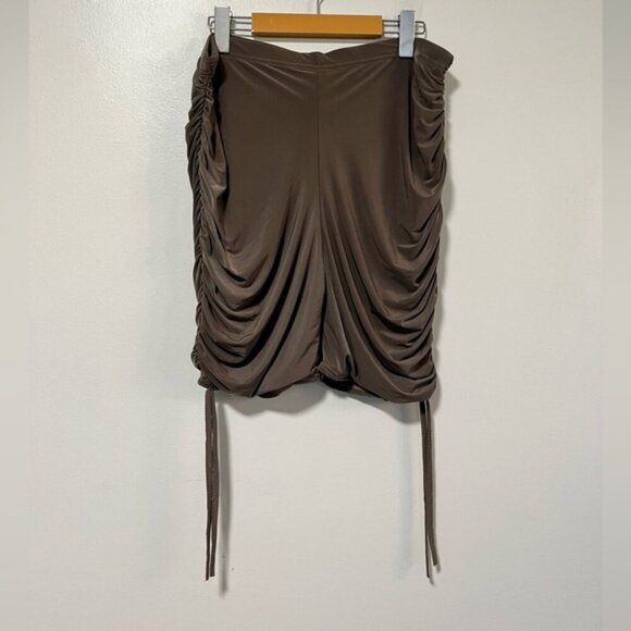 PrettyLittleThing Brown Ruched Bodycon Shorts - Size US Large - Picture 2 of 15